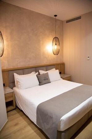 Standaard tweepersoonskamer | Hypoallergeen beddengoed, een minibar, een bureau, gratis babybedden