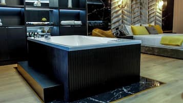 Superior Suite | Hypo-allergenic bedding, minibar, desk, soundproofing