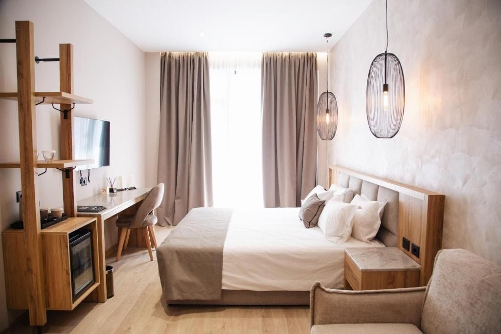 Classic Triple Room, Balcony | Hypo-allergenic bedding, minibar, desk, soundproofing