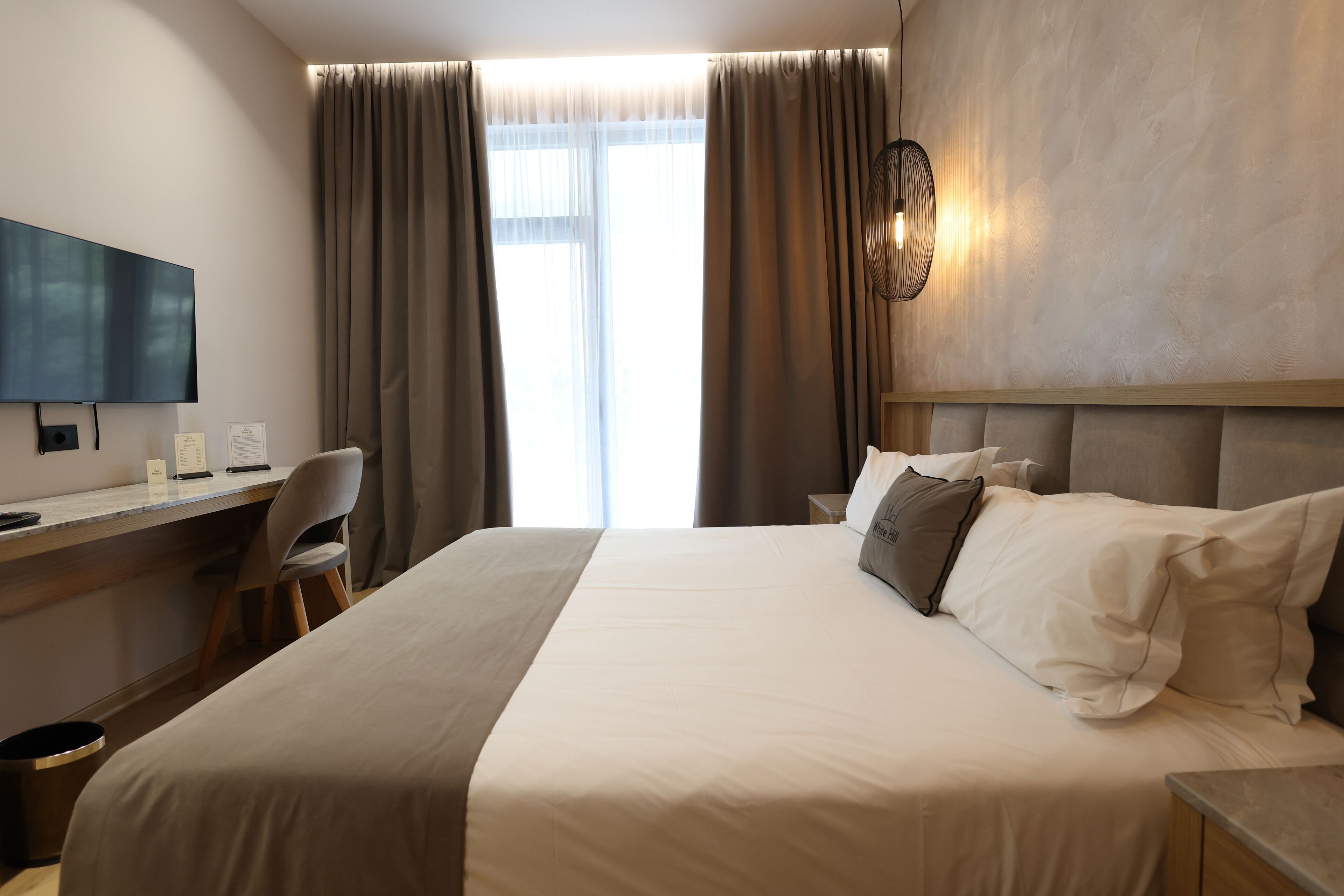 Ropa de cama hipoalergénica, minibar, escritorio y insonorización 