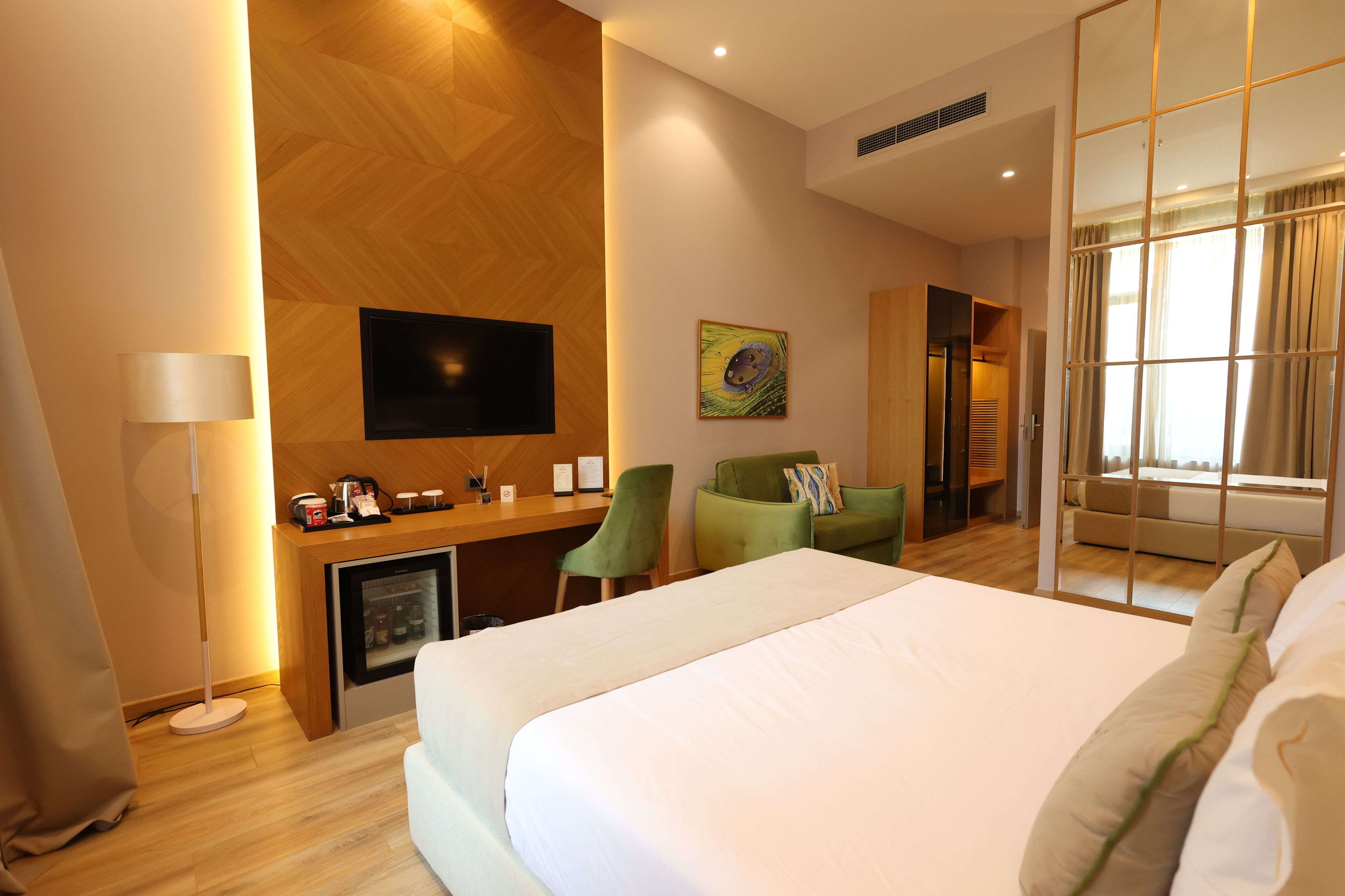 Habitación triple | Ropa de cama hipoalergénica, minibar, escritorio y insonorización 