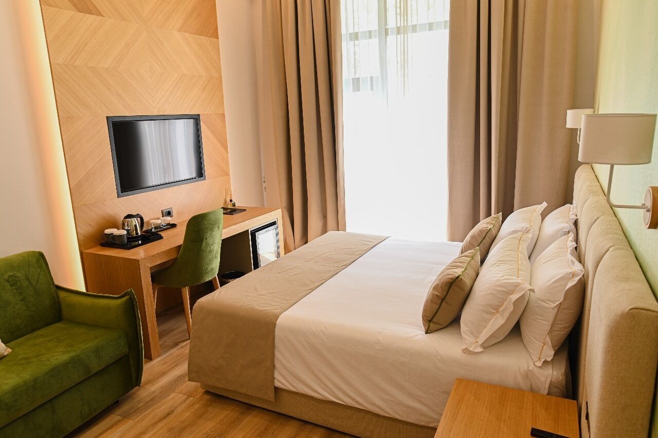 Triple Room | Hypo-allergenic bedding, minibar, desk, soundproofing