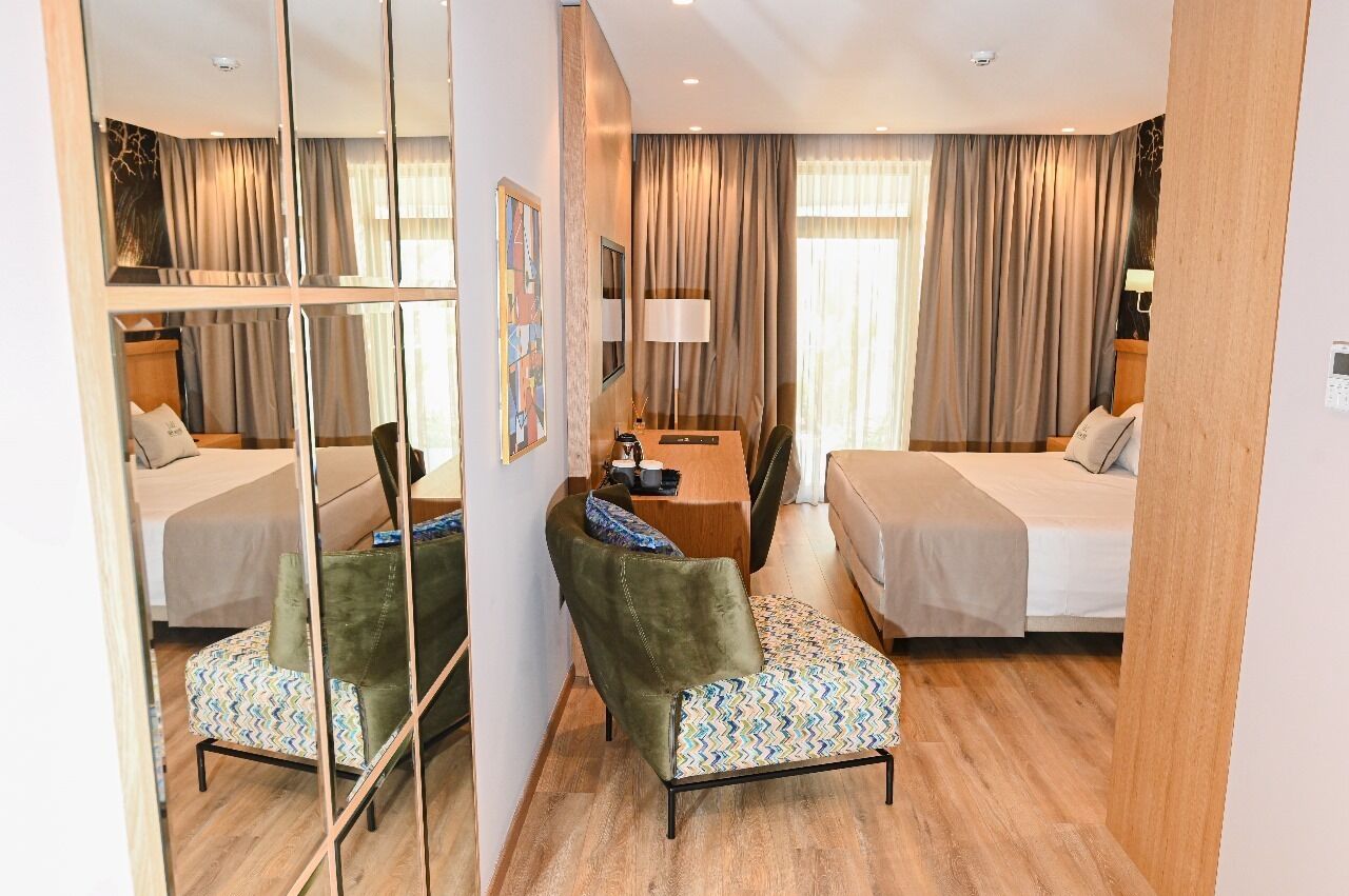 Classic Suite, Balcony, Garden View | Hypo-allergenic bedding, minibar, desk, soundproofing