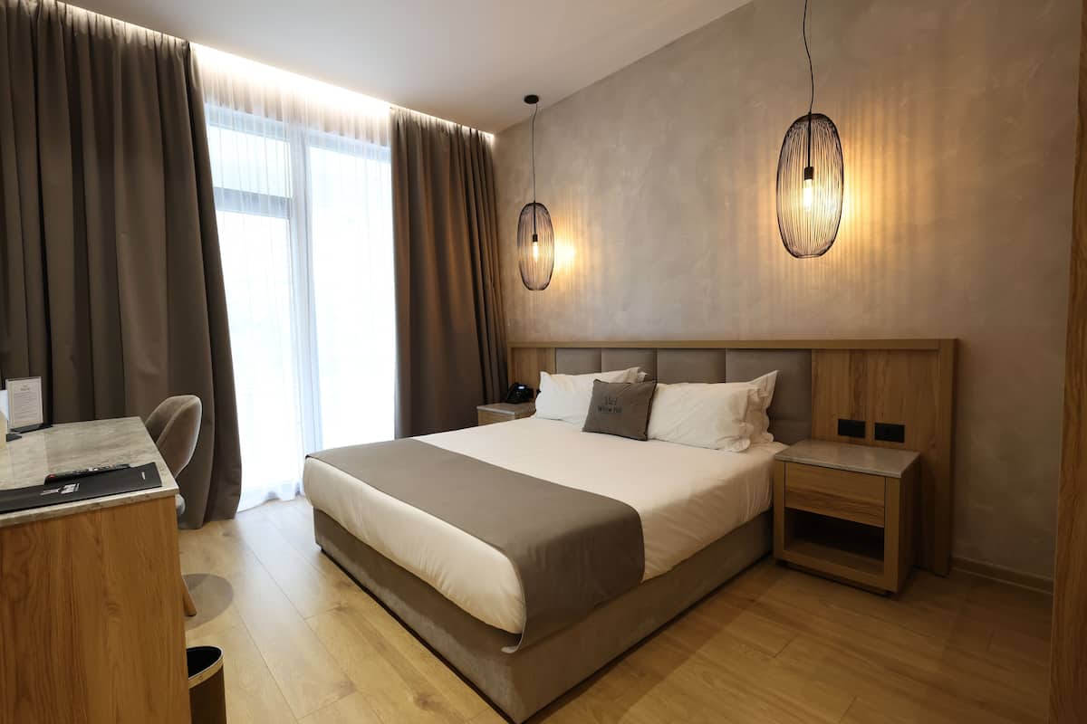 Chambre Double, vue piscine | Literie hypoallergénique, minibar, bureau, chambres insonorisées