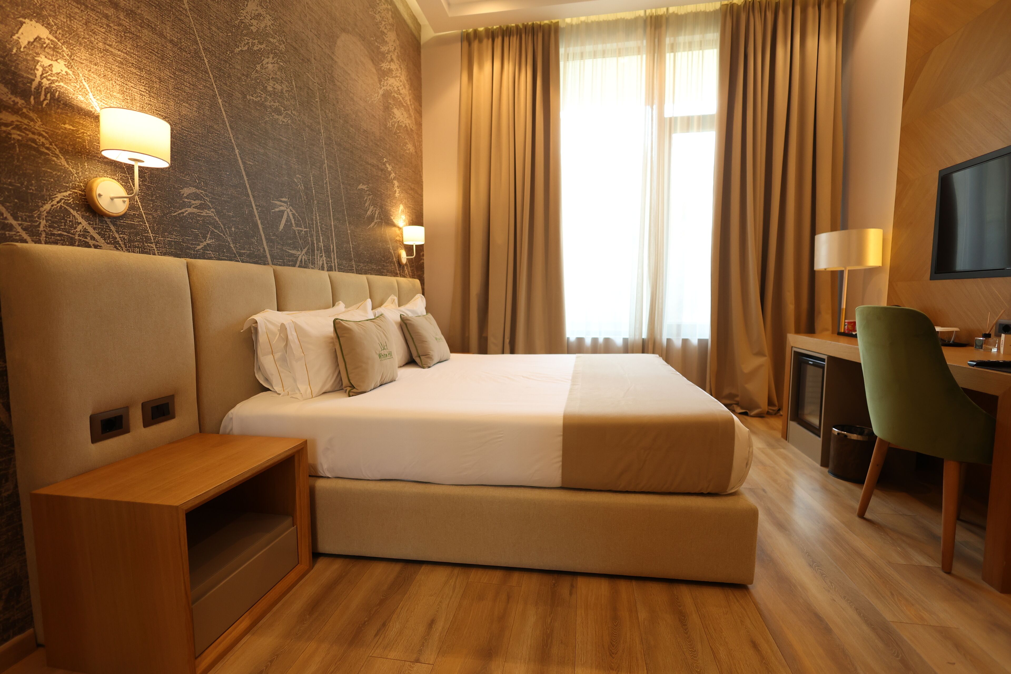 Habitación doble clásica | Ropa de cama hipoalergénica, minibar, escritorio y insonorización 