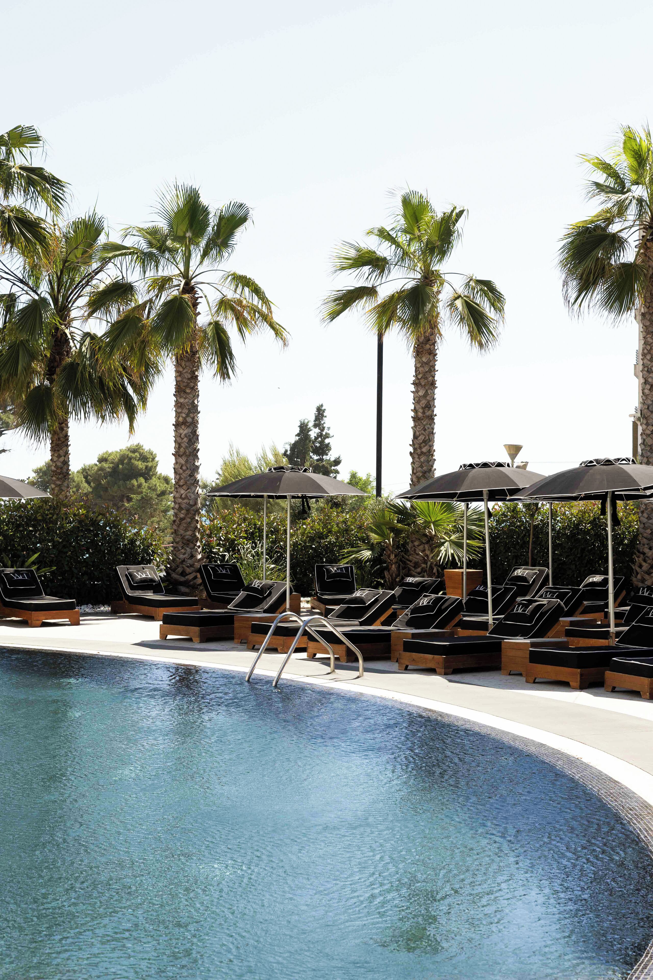 Seasonal outdoor pool, pool umbrellas, sun loungers