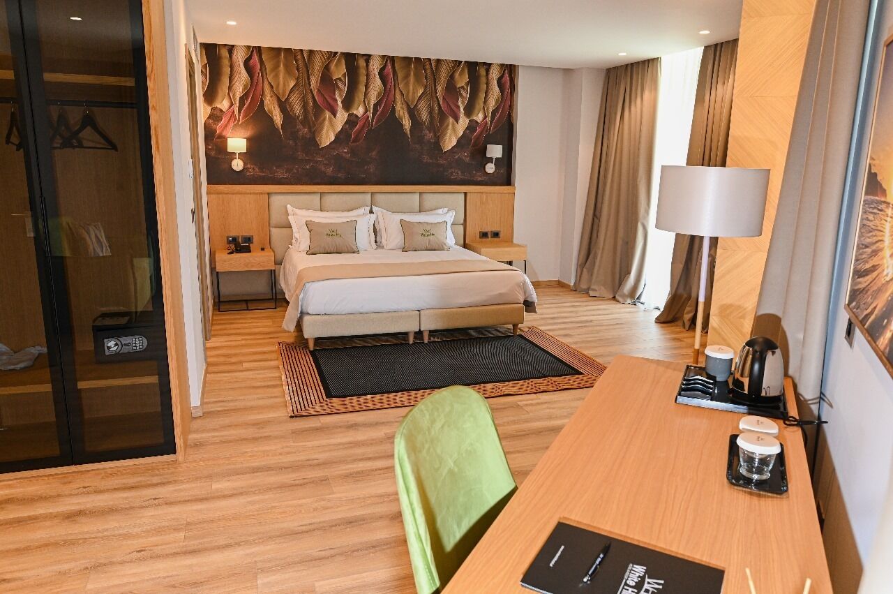 Deluxe Suite, Sea View | Hypo-allergenic bedding, minibar, desk, soundproofing