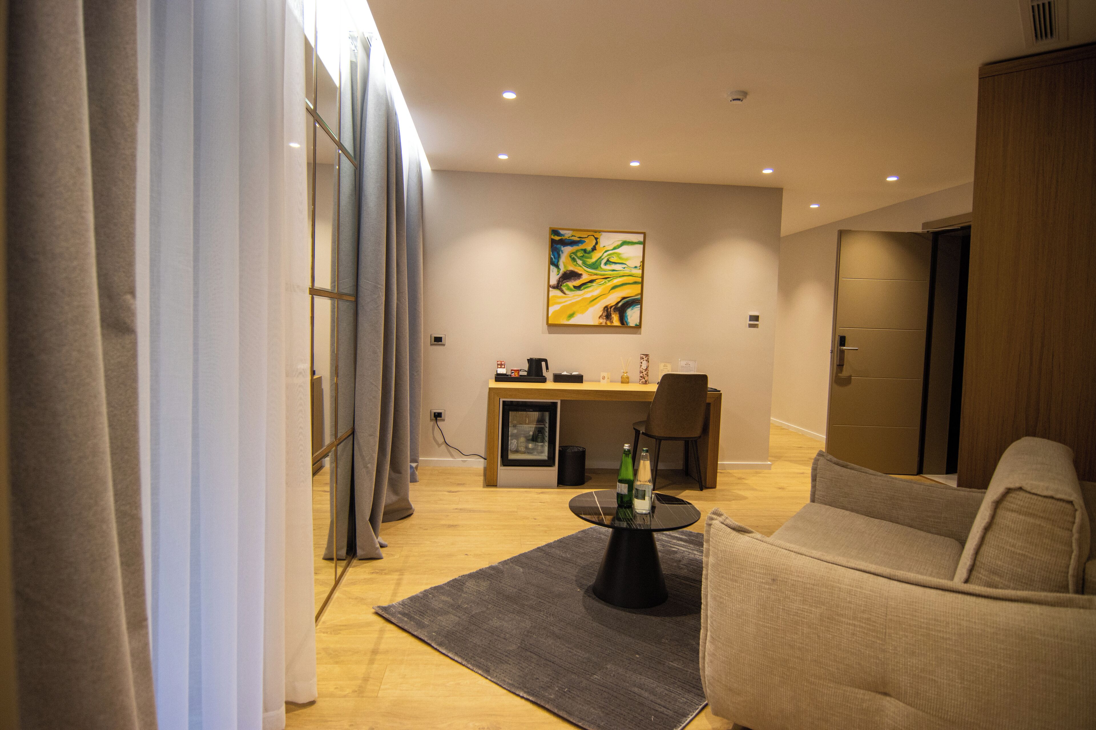 Suite familiar | Ropa de cama hipoalergénica, minibar, escritorio y insonorización 