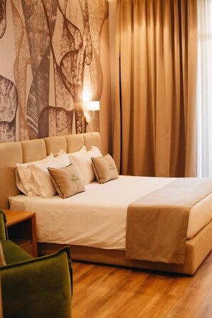 Doppia Deluxe | Biancheria da letto ipoallergenica, minibar, una scrivania