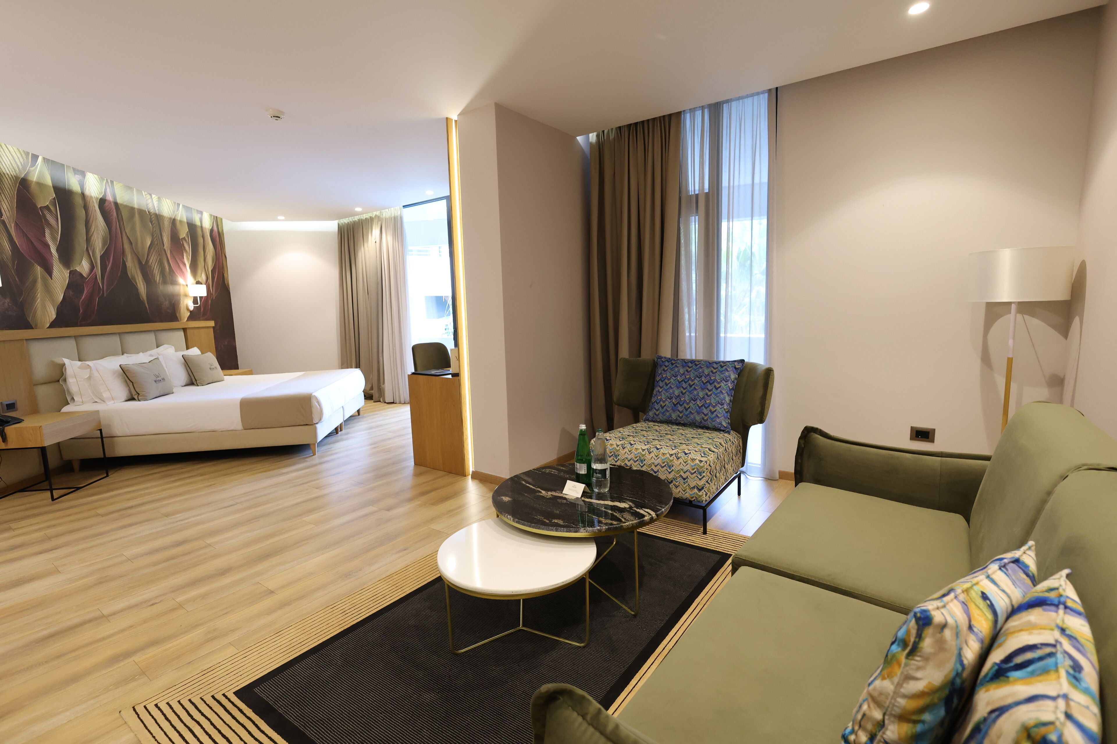 Suite Premier, balcón | Ropa de cama hipoalergénica, minibar, escritorio y insonorización 