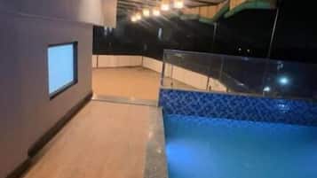 Kolam renang outdoor