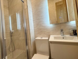 Hair dryer, towels - Located in the heart of Glossop in the High Peak, Westwood Boutique Aparthotel combines comfort with convenience. Set against the breath-taking backdrop of the Peak District. (Peak District)