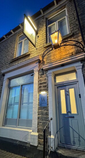 Exterior detail - Located in the heart of Glossop in the High Peak, Westwood Boutique Aparthotel combines comfort with convenience. Set against the breath-taking backdrop of the Peak District. (Peak District)