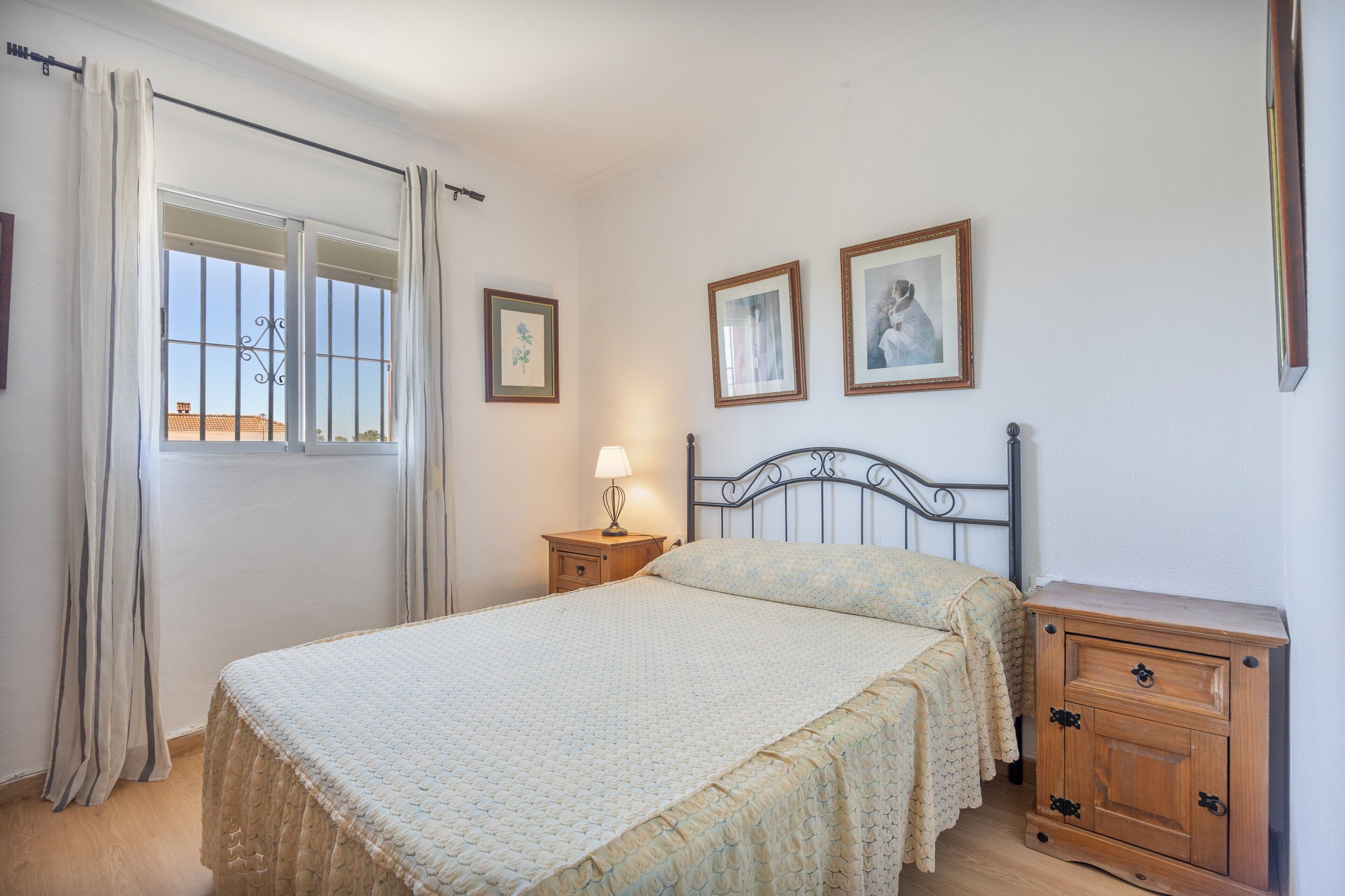 3 bedrooms, bed sheets