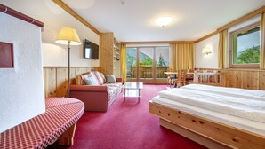 2 bedrooms, WiFi (free), bed sheets