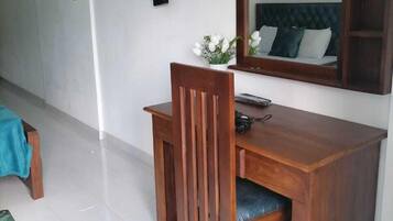 In-room safe, bed sheets