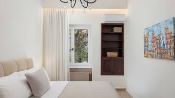 3 bedrooms, soundproofing, iron/ironing board, travel crib