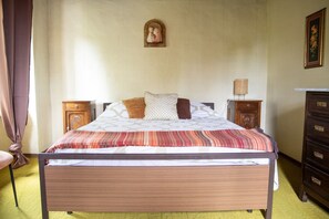 4 bedrooms, WiFi, bed sheets