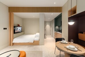 Safe på rommet, strykejern/-brett og wi-fi (mot et tillegg)