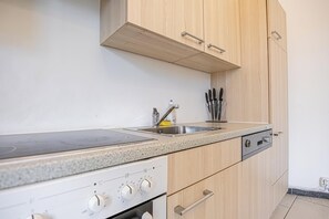 Perushuoneisto | Yksityinen keittiö | Jääkaappi, mikroaaltouuni, uuni, liesi