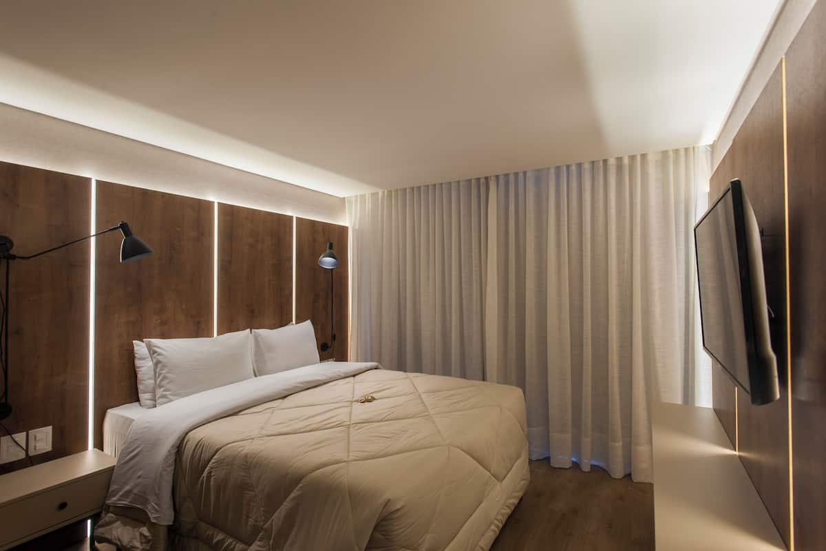 In-room safe, blackout drapes, free WiFi