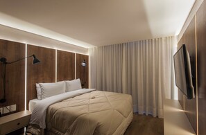 In-room safe, blackout drapes, soundproofing, free WiFi - Harmont Hotel (Gramado)