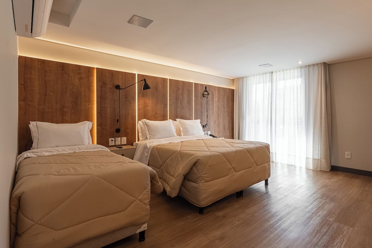 In-room safe, blackout drapes, free WiFi