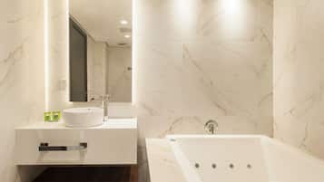 Hårføner, håndklær, såpe og sjampo