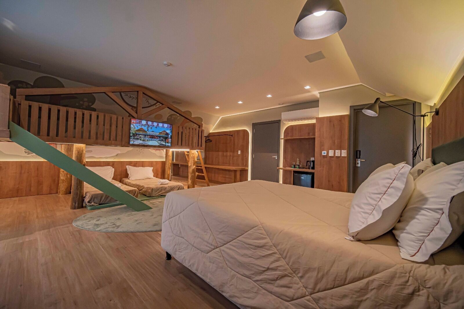 Family Tree House, City View | Pillowtop beds, in-room safe, blackout drapes, soundproofing