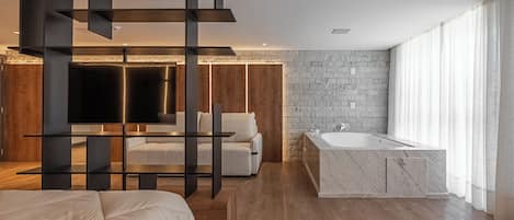 Honeymoon Suite | In-room safe, blackout drapes, soundproofing, free WiFi
