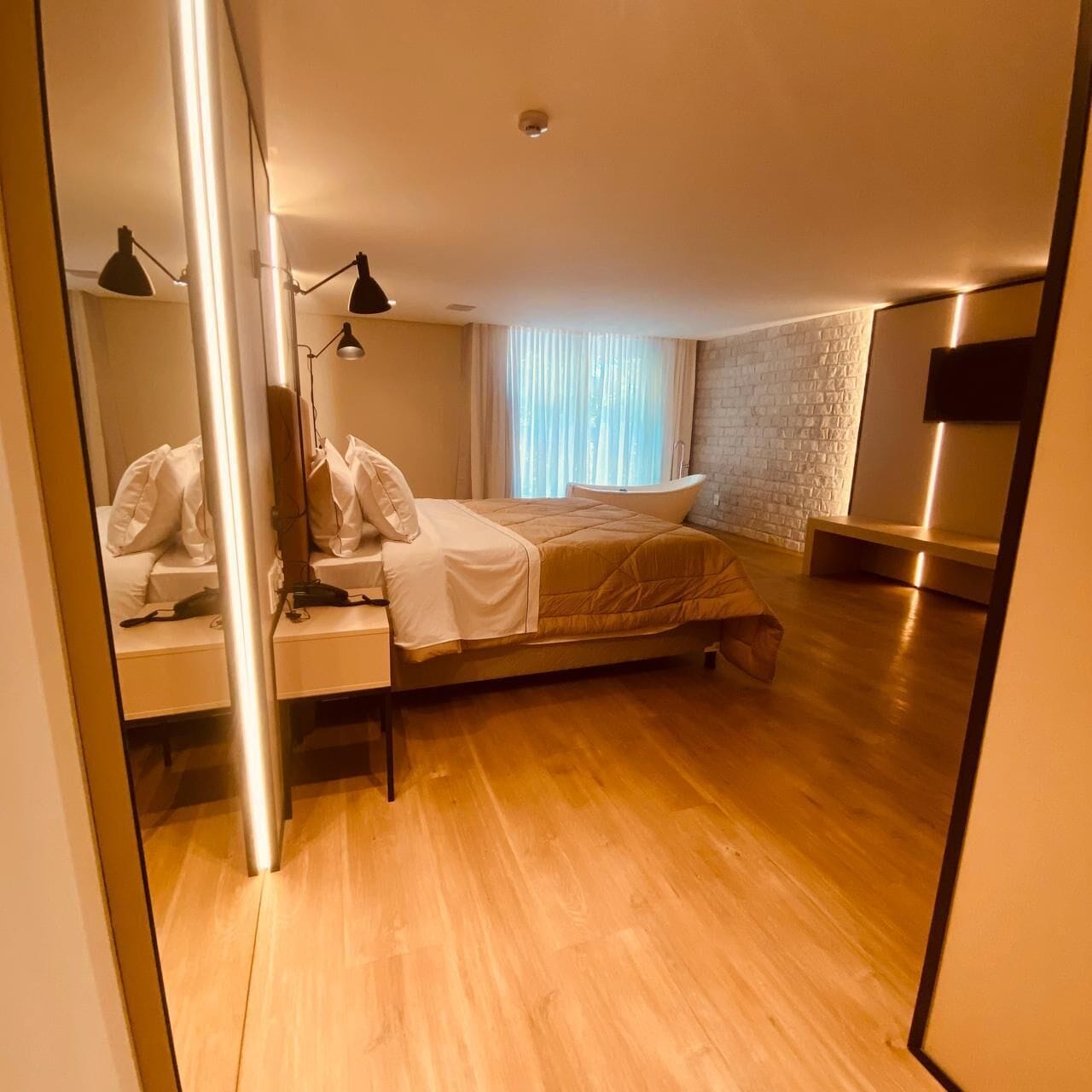 Superior suite | Een kluis op de kamer, verduisterende gordijnen, gratis wifi