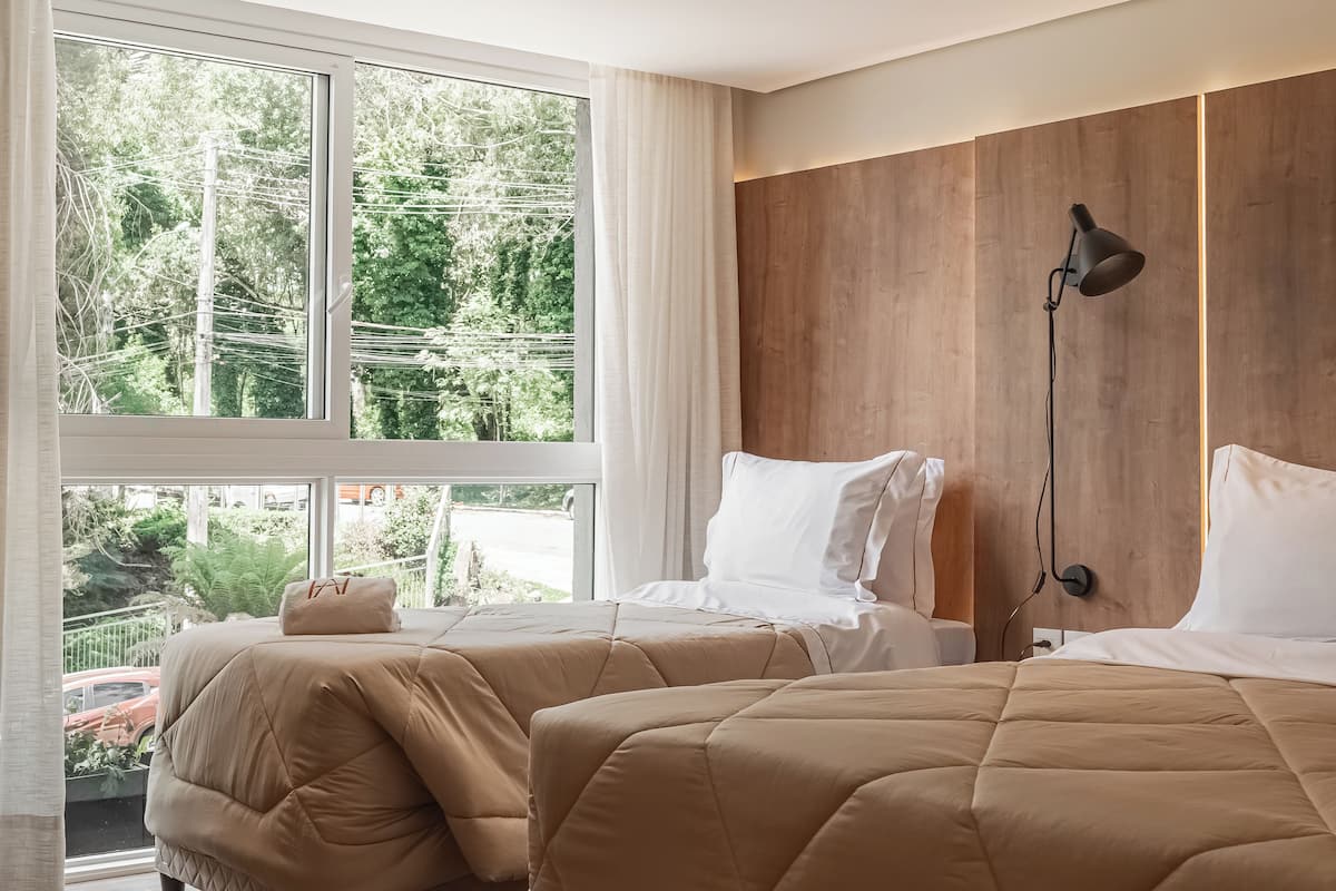 Deluxe Triple Room | In-room safe, blackout drapes, free WiFi