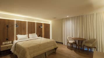Cofres nos quartos, cortinas blackout, quartos à prova de som