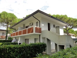 Exterior - Apartment in a villa with balcony (Bibione)
