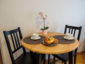 Apartemen | Makan di kamar