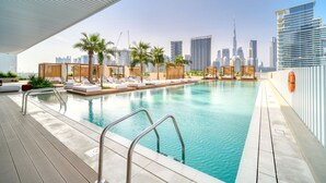 House - Urban Studio w Balcony Near Downtown and Canal (Dubai)