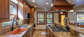 Grouse Cabin - nestled in the trees in the Aspens.