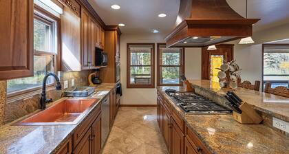 Grouse Cabin - nestled in the trees in the Aspens.