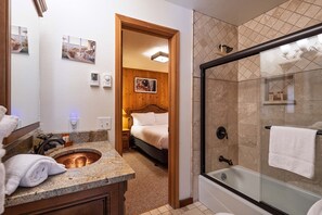 Shower, towels - The Moose’s Retreat - nestled in the trees in the Aspens. (Wilson)