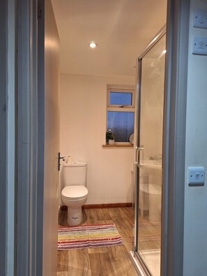 House, 4 Bedrooms, Smoking, Garden View | Bathroom