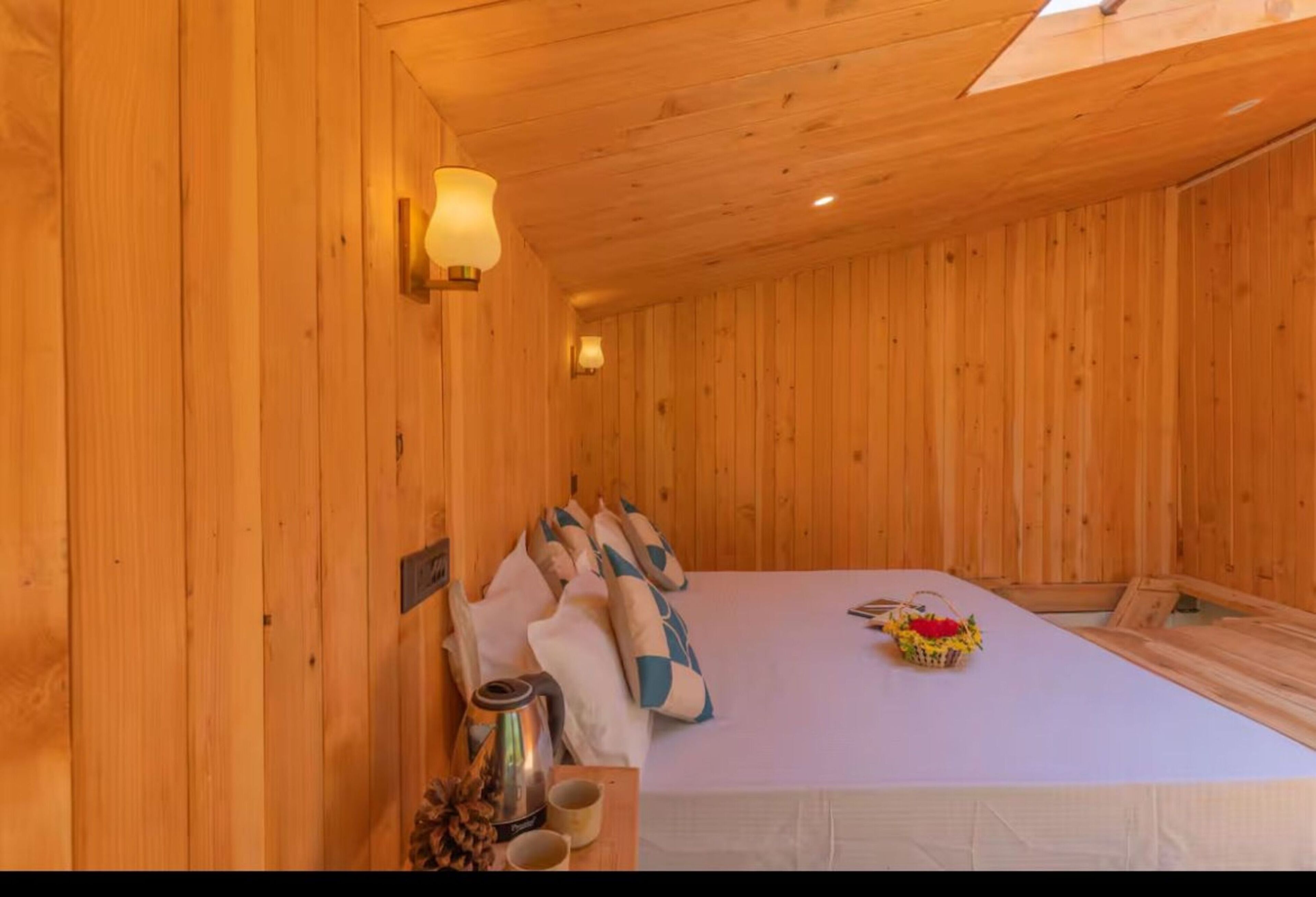 Rollaway beds, free WiFi, bed sheets