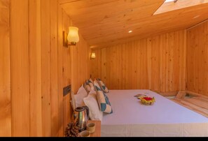 Rollaway beds, free WiFi, bed sheets