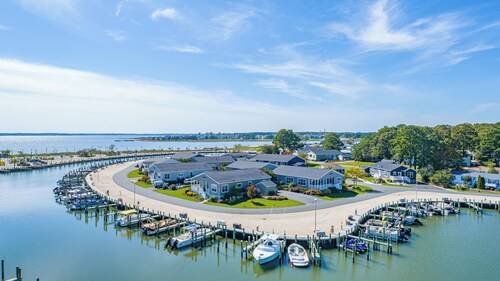 Large family fun home, pools, beach, pet friendly!