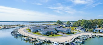 Large family fun home, pools, beach, pet friendly!
