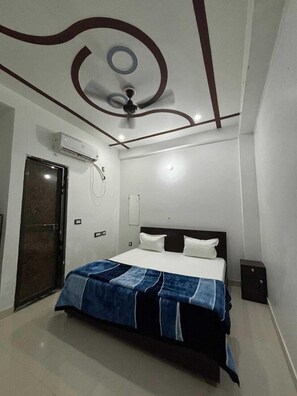 Habitación doble clásica | Escritorio, espacio para trabajar con laptop y wifi gratis