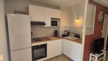 Micro-ondes, four, plaque de cuisson, lave-vaisselle