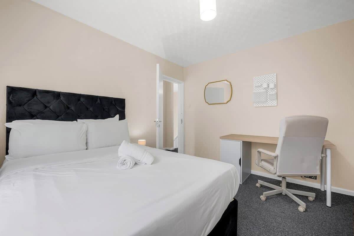 4 habitaciones, escritorio, wifi y ropa de cama 