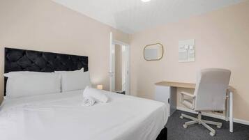 4 habitaciones, escritorio, wifi y ropa de cama