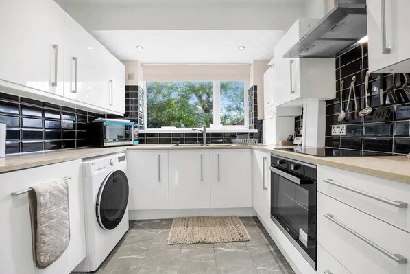 Fridge, microwave, oven, stovetop