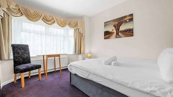 4 bedrooms, desk, iron/ironing board, travel cot